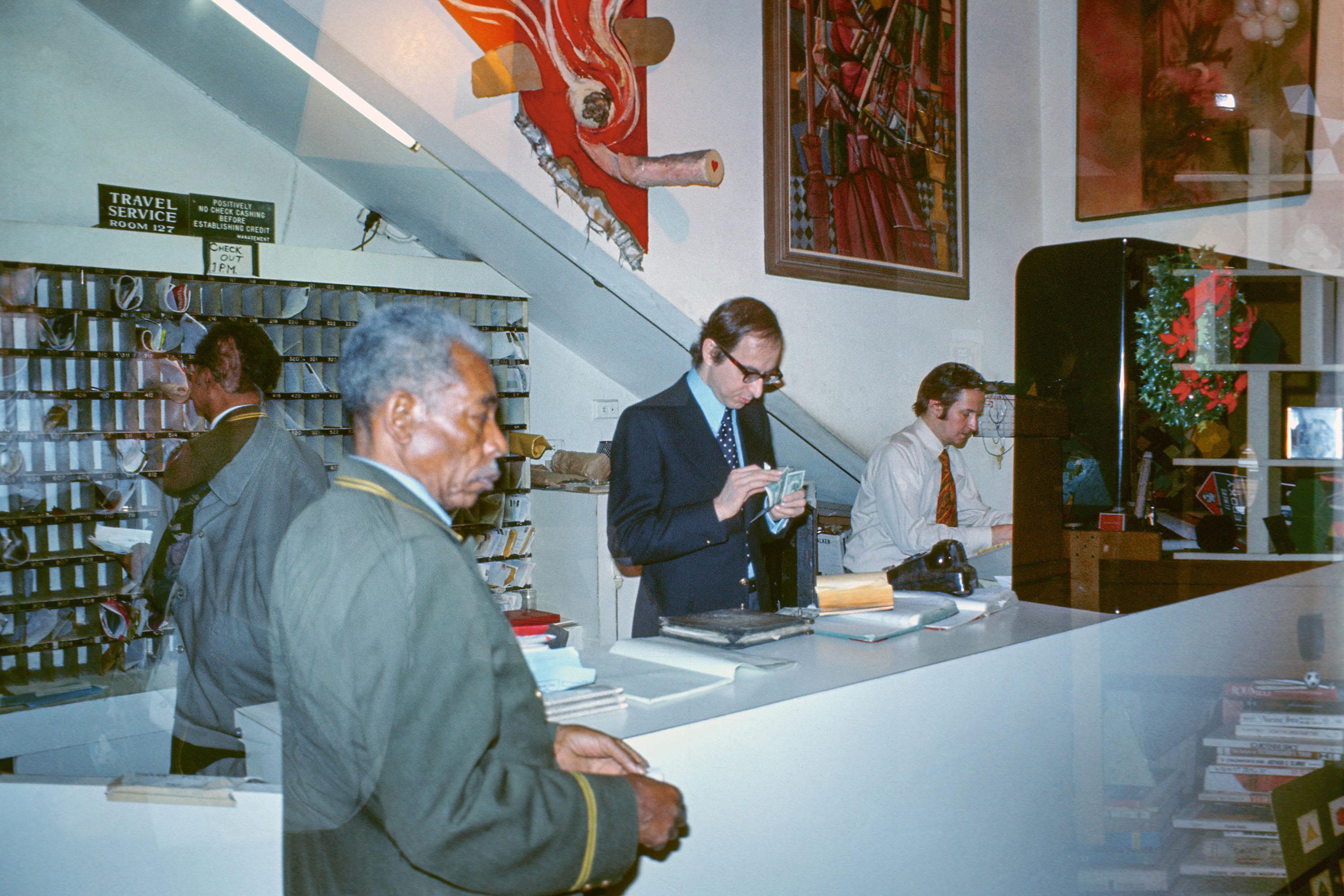 Front Desk - Albert Scopin 